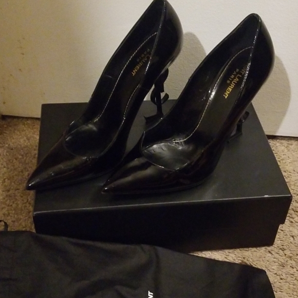 Selling - Picture 2 of 4